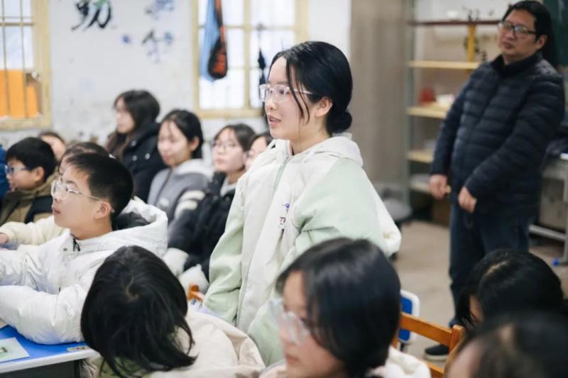 学雷锋、践行动、法治班会与法“童”行 学雷锋、践行动、法治班会与法“童”行