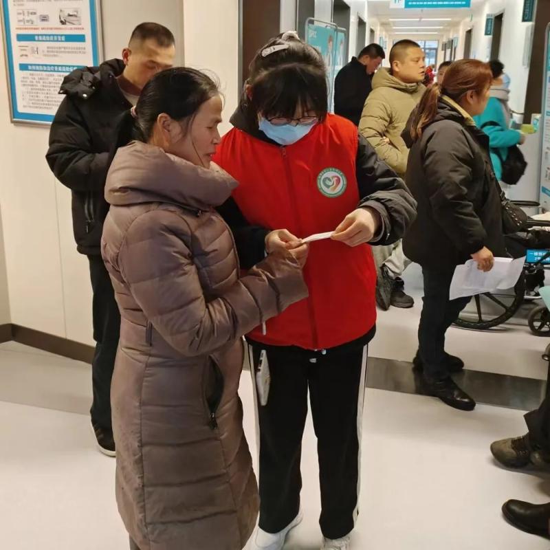 【中心医院·医者红】这个3·5,看惠景把雷锋精神直接拉满! 【中心医院·医者红】这个3·5,看惠景把雷锋精神直接拉满!