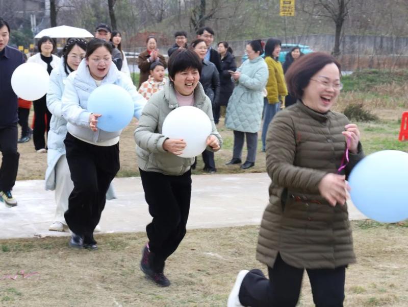春日悦游 共赴美好—— 湘潭市中医医院举办2025年“三八”国际妇女节春游活动 春日悦游 共赴美好—— 湘潭市中医医院举办2025年“三八”国际妇女节春游活动