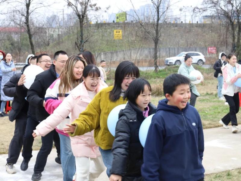 春日悦游 共赴美好—— 湘潭市中医医院举办2025年“三八”国际妇女节春游活动 春日悦游 共赴美好—— 湘潭市中医医院举办2025年“三八”国际妇女节春游活动