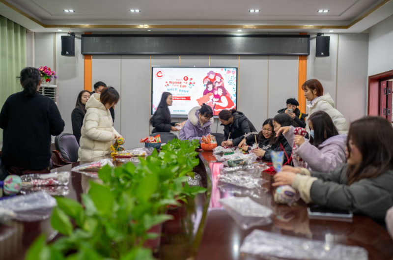 执手春风 煦育韶华——湘潭凤凰中学妇女节暖心活动回顾 执手春风 煦育韶华——湘潭凤凰中学妇女节暖心活动回顾