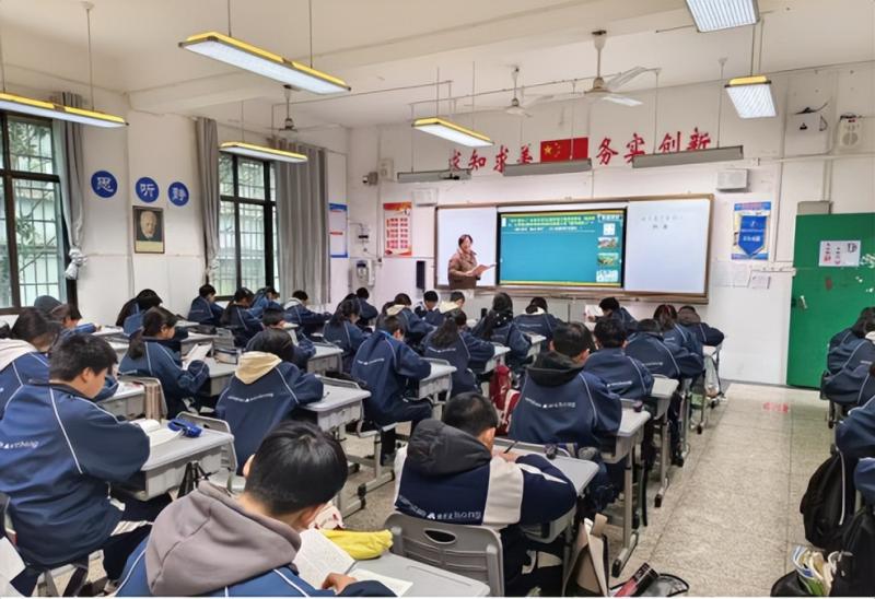 课堂展评显匠心,教研共进促发展 ——湘潭市第二中学开展教研组常规展评课活动 课堂展评显匠心,教研共进促发展 ——湘潭市第二中学开展教研组常规展评课活动