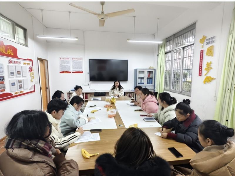 课堂展评显匠心,教研共进促发展 ——湘潭市第二中学开展教研组常规展评课活动 课堂展评显匠心,教研共进促发展 ——湘潭市第二中学开展教研组常规展评课活动
