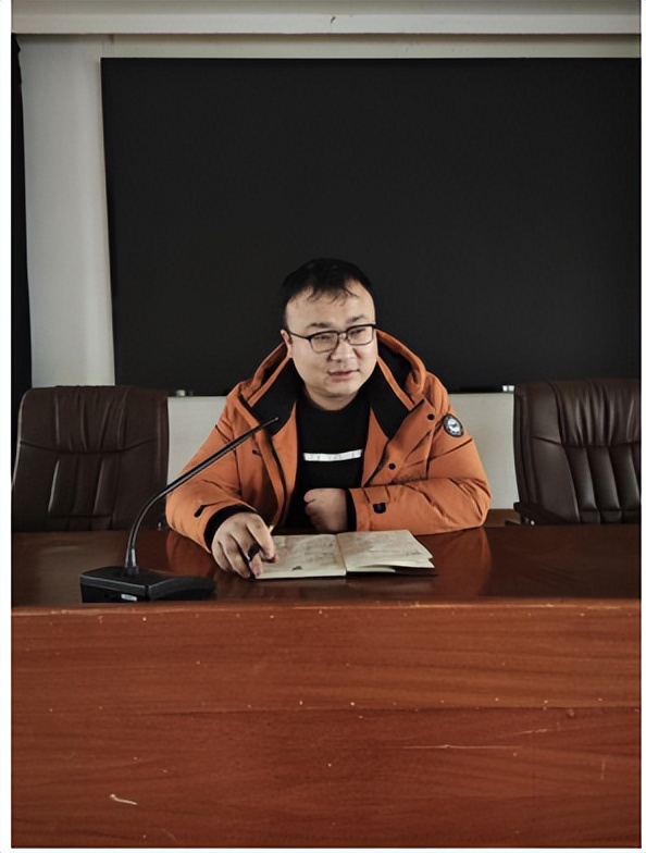 推动自主管理,凝聚共育合力 ——湘潭市第二中学2025年上学期德育论坛(第二期)暨全体班主任工作会议 推动自主管理,凝聚共育合力 ——湘潭市第二中学2025年上学期德育论坛(第二期)暨全体班主任工作会议