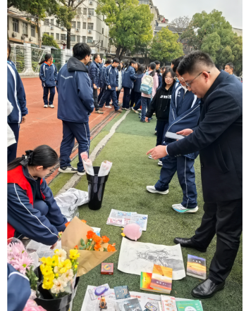 爱心涌动,青春献礼——湘潭市第二中学成功举办“青春公益集市” 爱心涌动,青春献礼——湘潭市第二中学成功举办“青春公益集市”