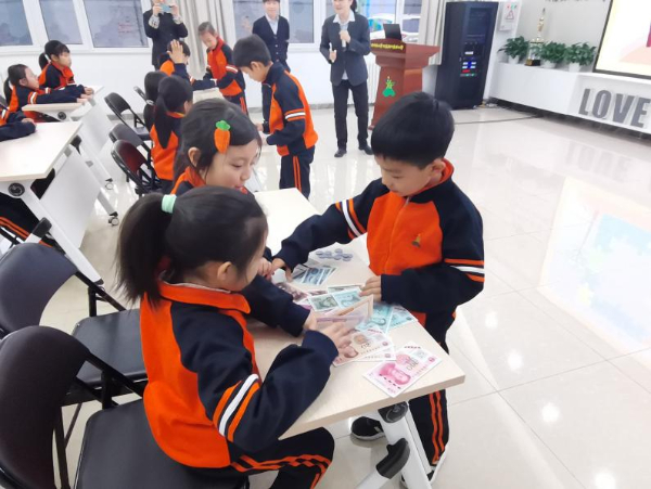 金融科普 智育少年——农行北京分行暖心服务行动进行时
