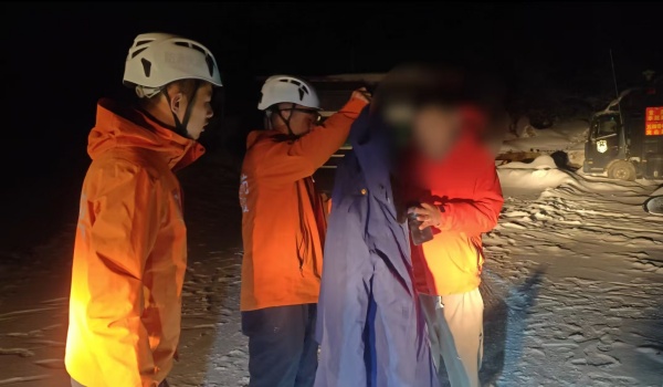 迪庆消防：雪夜寒风中的温暖守护者