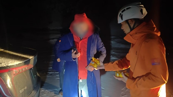 迪庆消防：雪夜寒风中的温暖守护者