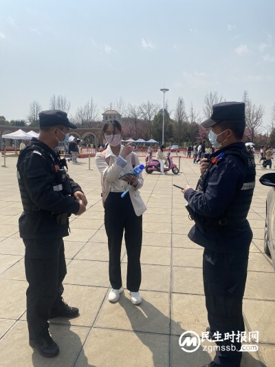 昆明公交举行“邂逅莫奈花园，共度魅力三八”活动