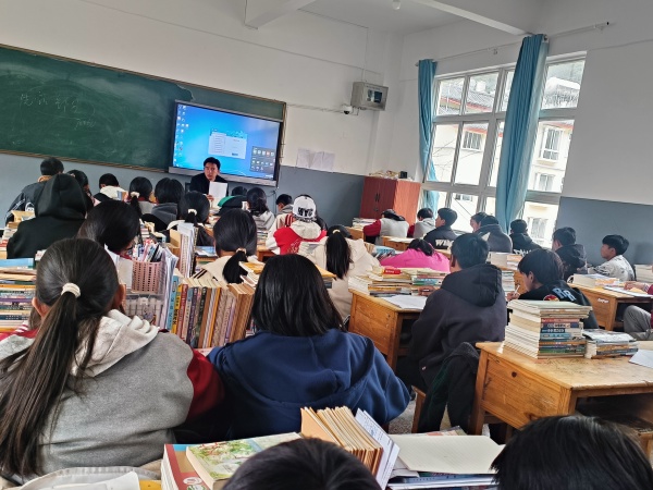 宁蒗西川:法治宣传进校园 普法护航助成长