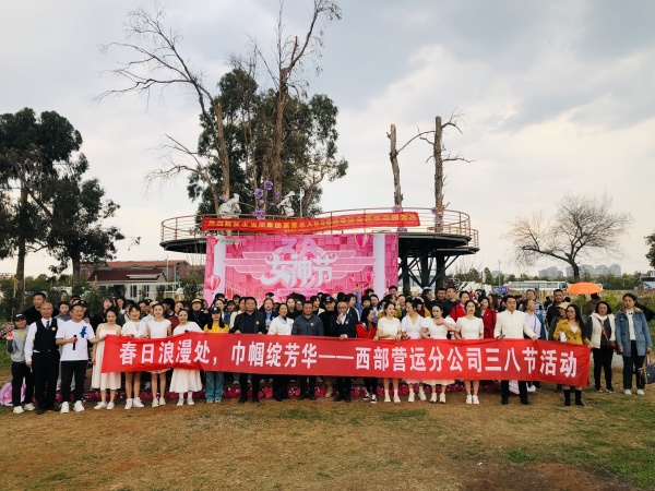 昆明公交举行“邂逅莫奈花园，共度魅力三八”活动