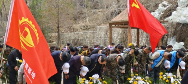 祭奠英雄 铭记历史——苍松翠柏祭先烈 热血丹心缅英雄