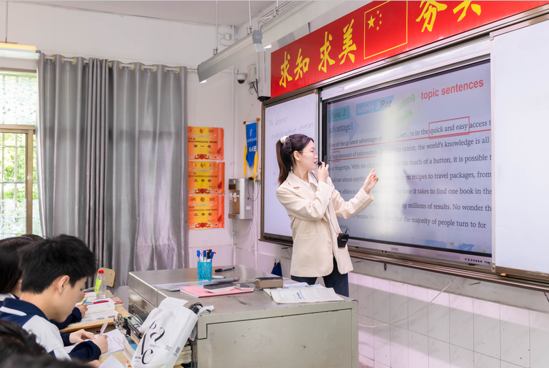 实施“三动”课堂,激发教育活力——记教学开放日语文、数学、英语展示课 实施“三动”课堂,激发教育活力——记教学开放日语文、数学、英语展示课