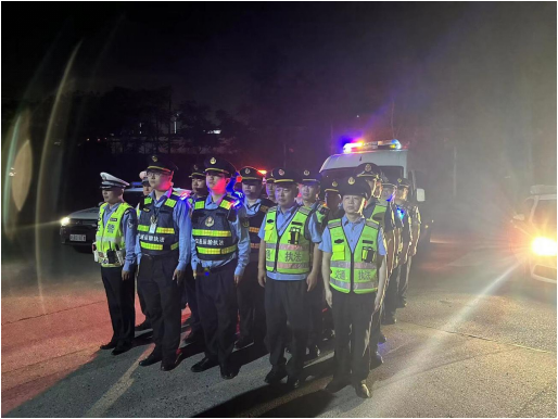 “一路多方”长潭跨区域联合执法, 4台违法货车被查! “一路多方”长潭跨区域联合执法, 4台违法货车被查!