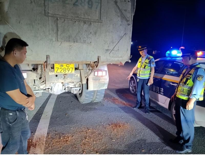 “一路多方”长潭跨区域联合执法, 4台违法货车被查! “一路多方”长潭跨区域联合执法, 4台违法货车被查!