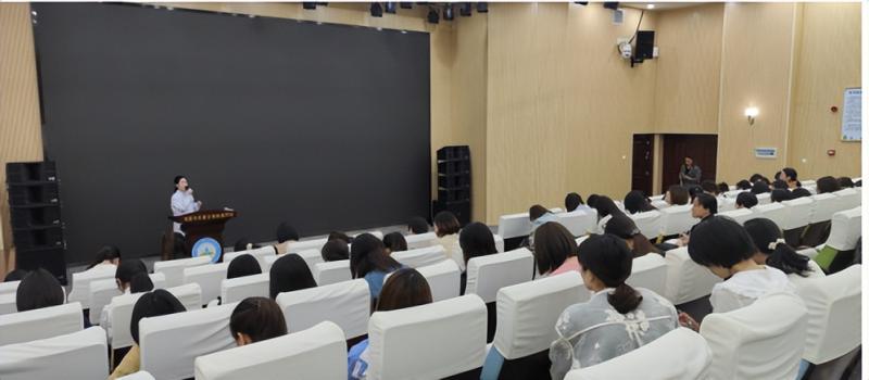 关注用眼健康 守护“睛”彩“视”界——滴水湖学校开展教师近视防控培训 关注用眼健康 守护“睛”彩“视”界——滴水湖学校开展教师近视防控培训