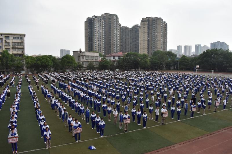 弘扬五四精神 争做时代青年 一一湘机中学举行2024年"五四"表彰大会 弘扬五四精神 争做时代青年 一一湘机中学举行2024年"五四"表彰大会