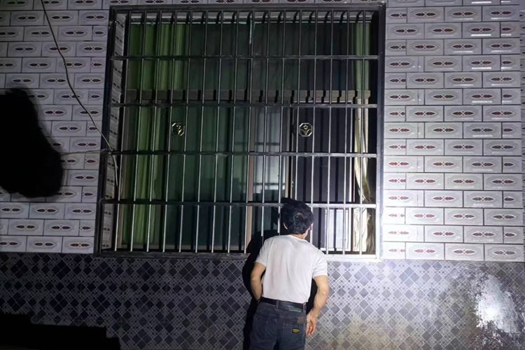 连夜协助4户村民转移避险!湘乡市开展地灾防治“敲门行动” 连夜协助4户村民转移避险!湘乡市开展地灾防治“敲门行动”