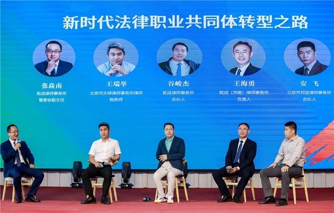 法律与黄沙的邂逅：新时代律师智慧的绽放