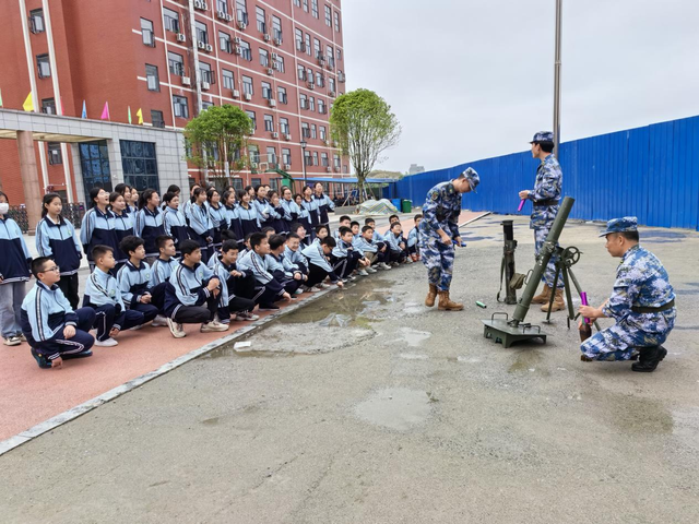 国防教育进校园 点燃少年强国梦——明德学校举行青少年国防动员应急技能培训 国防教育进校园 点燃少年强国梦——明德学校举行青少年国防动员应急技能培训