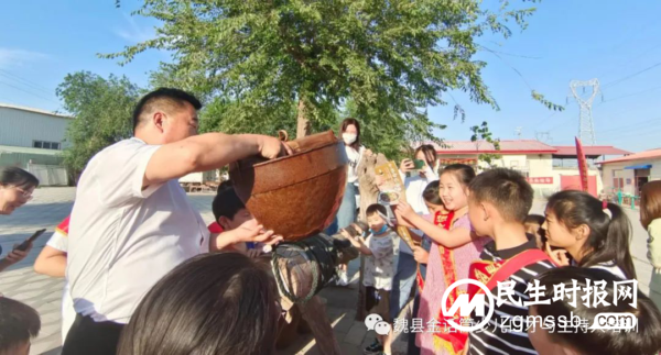 “浓浓粽香聚庭院 传统浸润庆六一”