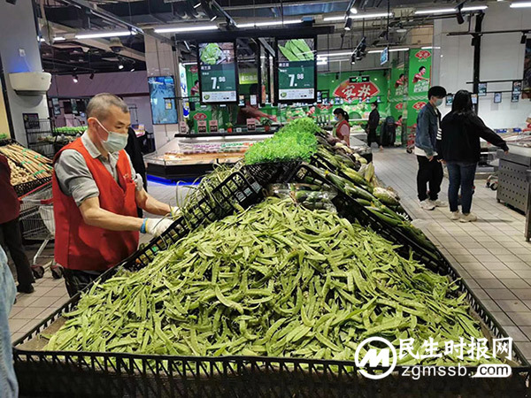 记者直击：北京生活物资充足 百姓购物秩序井然