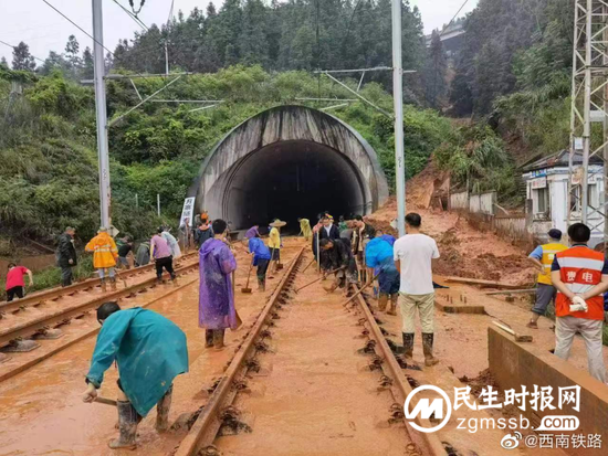 d2809次动车驶入榕江站15分钟前曾有动车正常通过