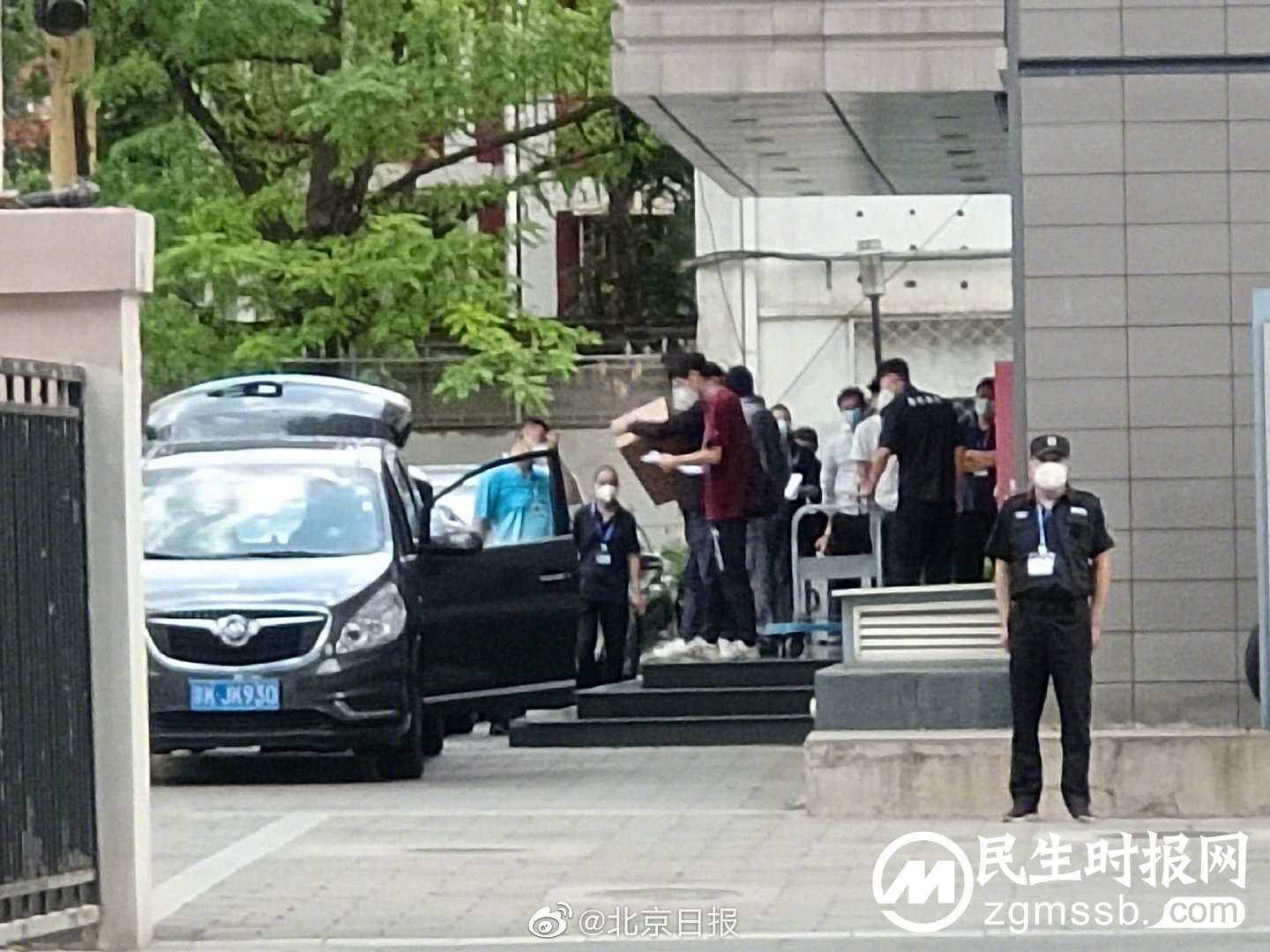 直击北京高考试卷押运：车辆装gps定位 民警全程押送
