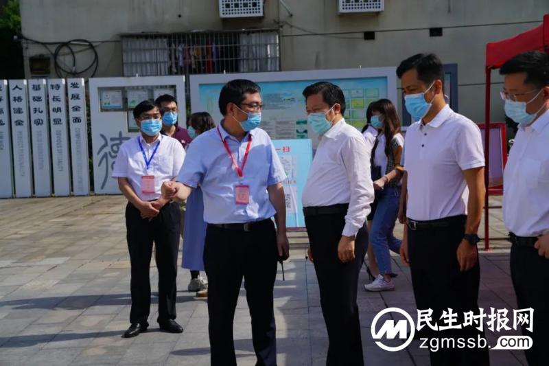你只管乘风破浪 我为你保驾护航 你只管乘风破浪 我为你保驾护航