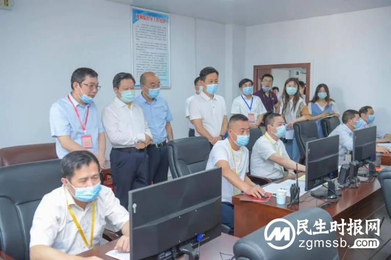 你只管乘风破浪 我为你保驾护航 你只管乘风破浪 我为你保驾护航