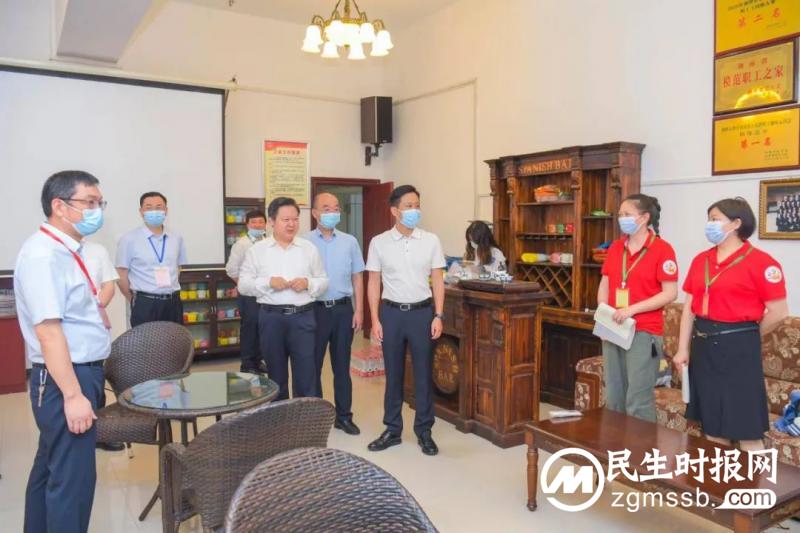 你只管乘风破浪 我为你保驾护航 你只管乘风破浪 我为你保驾护航