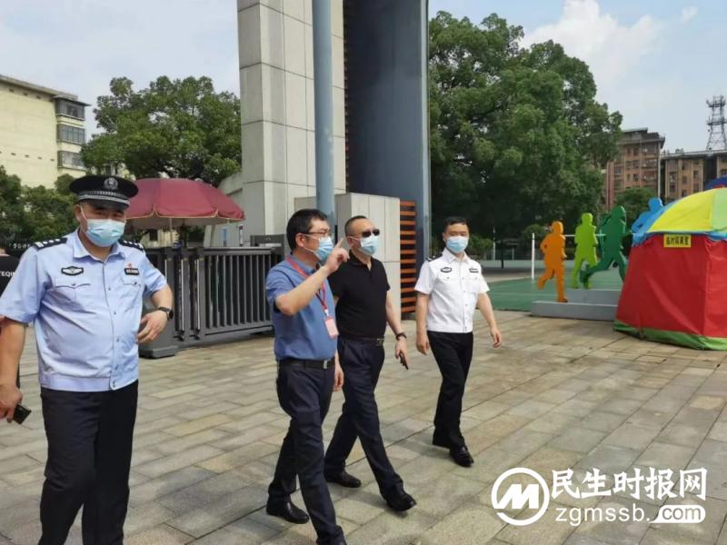 你只管乘风破浪 我为你保驾护航 你只管乘风破浪 我为你保驾护航