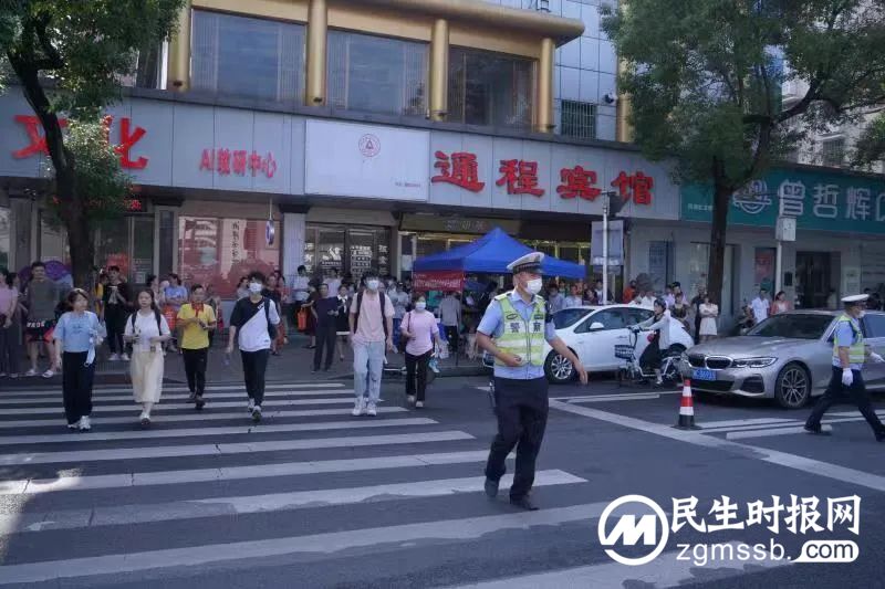 你只管乘风破浪 我为你保驾护航 你只管乘风破浪 我为你保驾护航