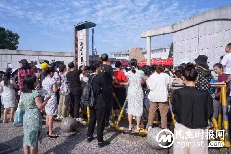 你只管乘风破浪 我为你保驾护航 你只管乘风破浪 我为你保驾护航