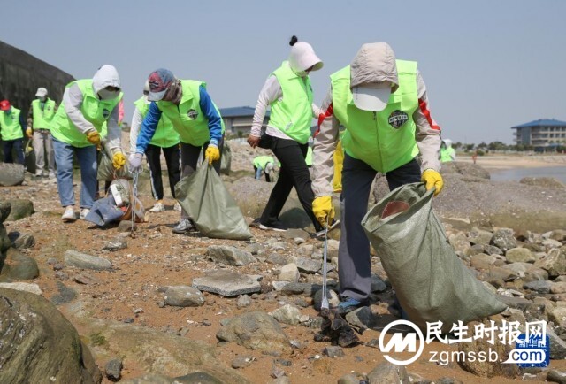 清洁海滩 守护海洋