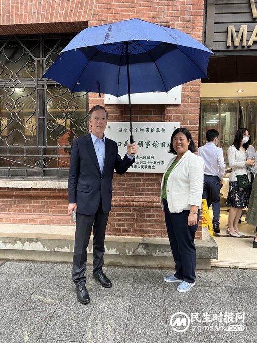 美国驻华大使乘坐“复兴号”：令人赞叹