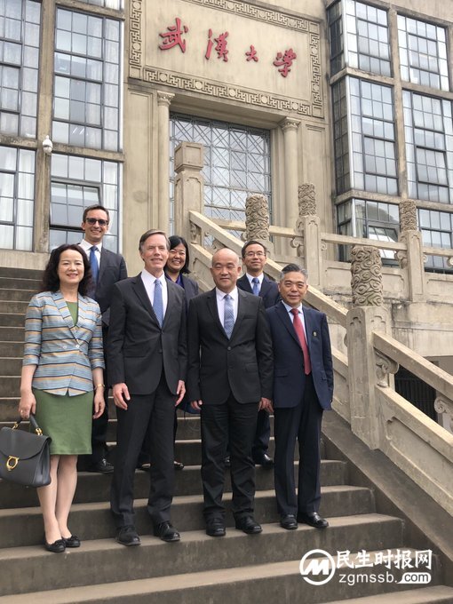 美国驻华大使乘坐“复兴号”:令人赞叹 美国驻华大使乘坐“复兴号”:令人赞叹