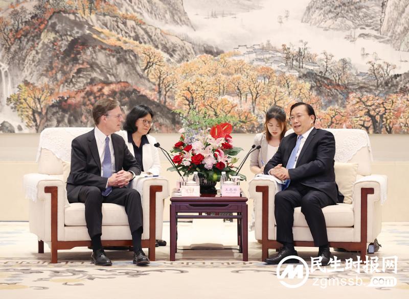 美国驻华大使乘坐“复兴号”:令人赞叹 美国驻华大使乘坐“复兴号”:令人赞叹