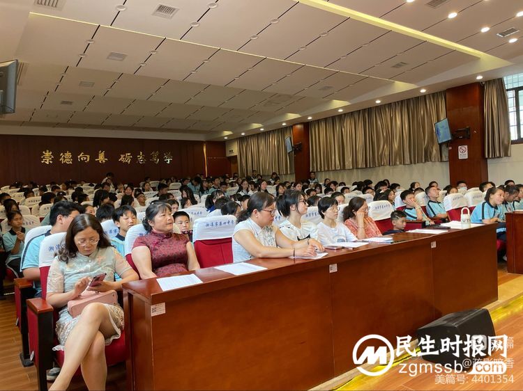 “吟唱经典,唱响青春”——七年级经典诗文吟唱会 “吟唱经典,唱响青春”——七年级经典诗文吟唱会