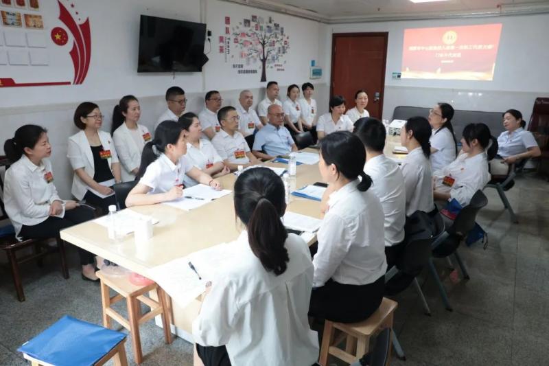 敬过往、爱当下、向未来——今天,我们开了一场特别的“家庭会议”...... 敬过往、爱当下、向未来——今天,我们开了一场特别的“家庭会议”......
