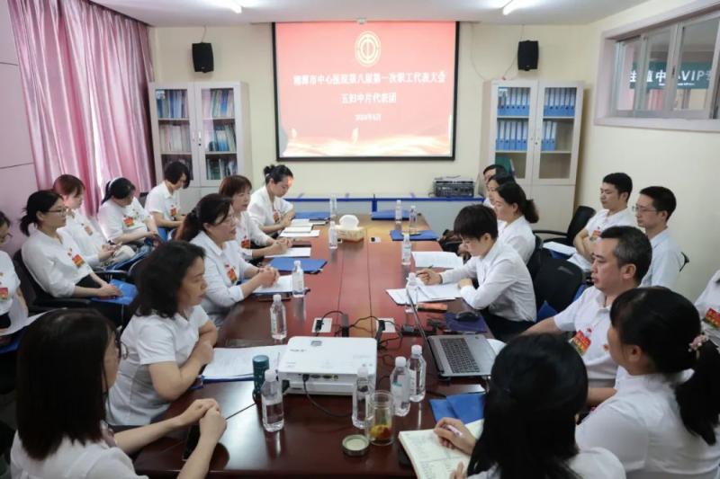 敬过往、爱当下、向未来——今天,我们开了一场特别的“家庭会议”...... 敬过往、爱当下、向未来——今天,我们开了一场特别的“家庭会议”......