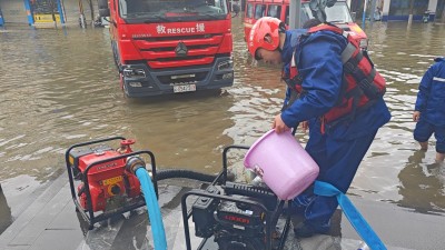 暴雨突袭 昭通消防紧急出动 救援疏散被困群众50余人