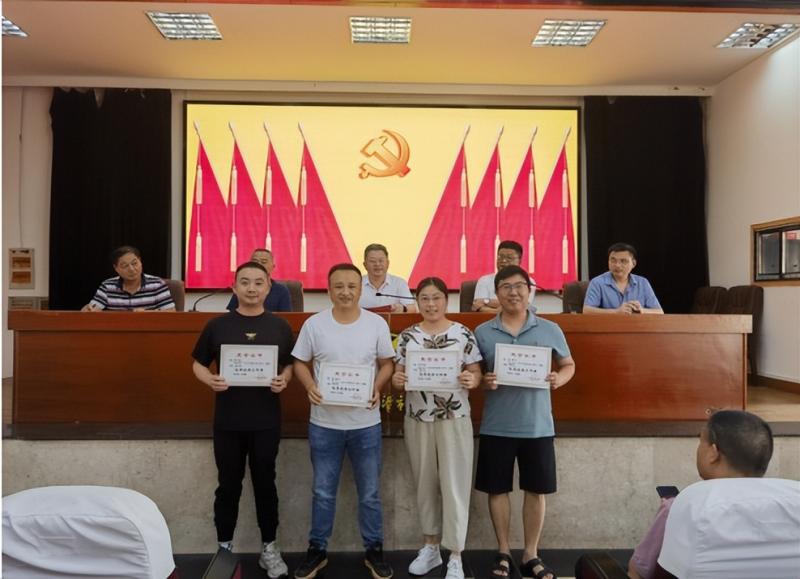 湘潭市二中召开庆祝建党103周年暨“七一”表彰大会 湘潭市二中召开庆祝建党103周年暨“七一”表彰大会