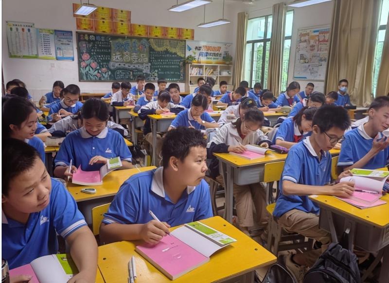 书香悠远传真情 湘吐共筑知识桥 —— 湘潭市第十六中学向新疆吐鲁番市高昌区葡萄沟镇洋沙中学捐书活动 书香悠远传真情 湘吐共筑知识桥 —— 湘潭市第十六中学向新疆吐鲁番市高昌区葡萄沟镇洋沙中学捐书活动
