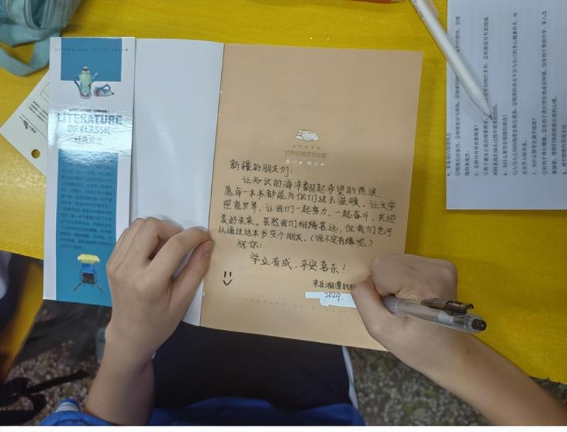 书香悠远传真情 湘吐共筑知识桥 —— 湘潭市第十六中学向新疆吐鲁番市高昌区葡萄沟镇洋沙中学捐书活动 书香悠远传真情 湘吐共筑知识桥 —— 湘潭市第十六中学向新疆吐鲁番市高昌区葡萄沟镇洋沙中学捐书活动