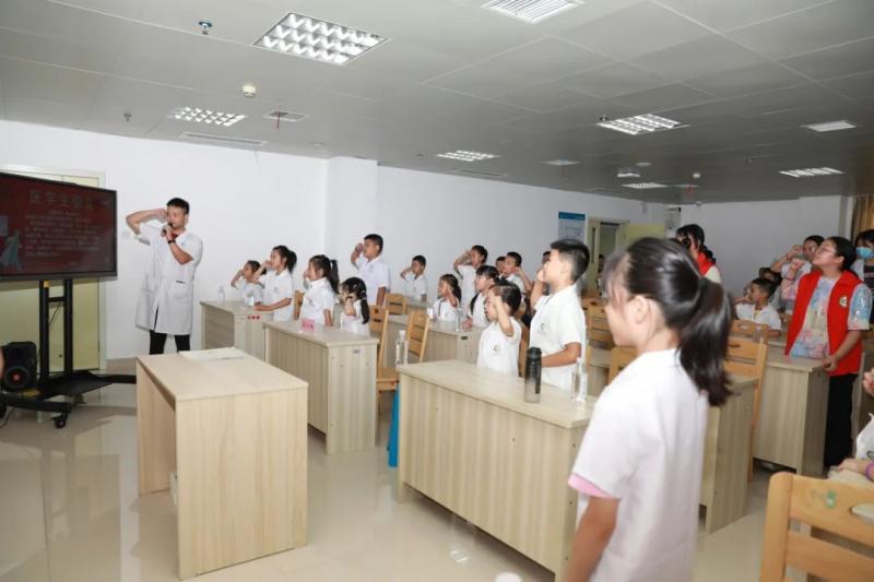 【中心医院·医者红】惠景“医二代”,“暑”我最精彩 【中心医院·医者红】惠景“医二代”,“暑”我最精彩