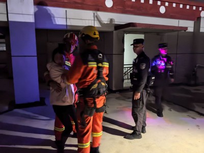 “背后突袭”！迪庆消防凌晨成功营救欲跳楼轻生女子