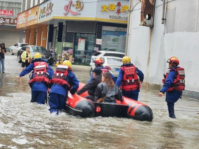 暴雨突袭 昭通消防紧急出动 救援疏散被困群众50余人
