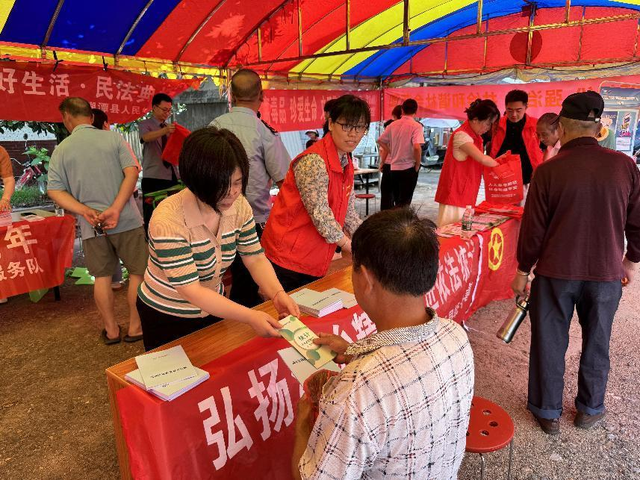 湘潭县统计局:统计普法宣传进集市 湘潭县统计局:统计普法宣传进集市