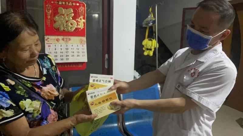 【中医服务】中医药文化夜市进乡村,为灾后群众纾难解困 【中医服务】中医药文化夜市进乡村,为灾后群众纾难解困